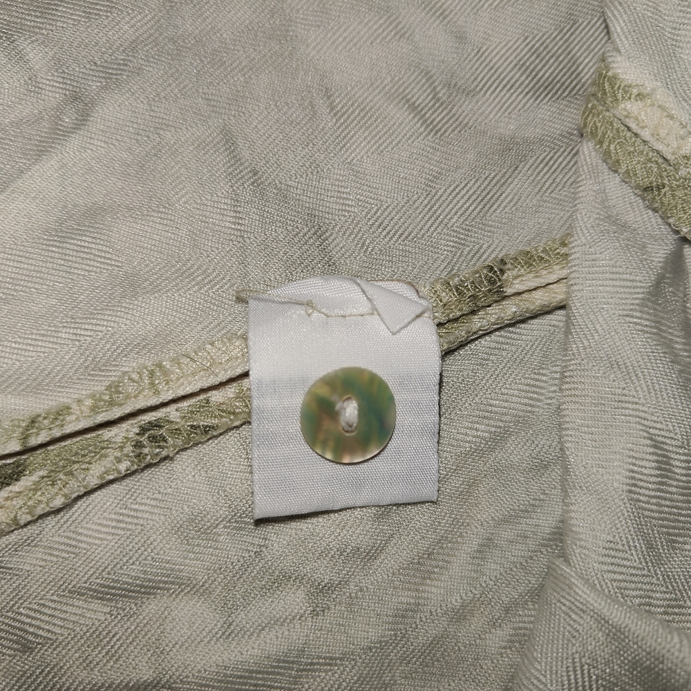 Tommy Bahama Size Medium - Picture 4 of 5